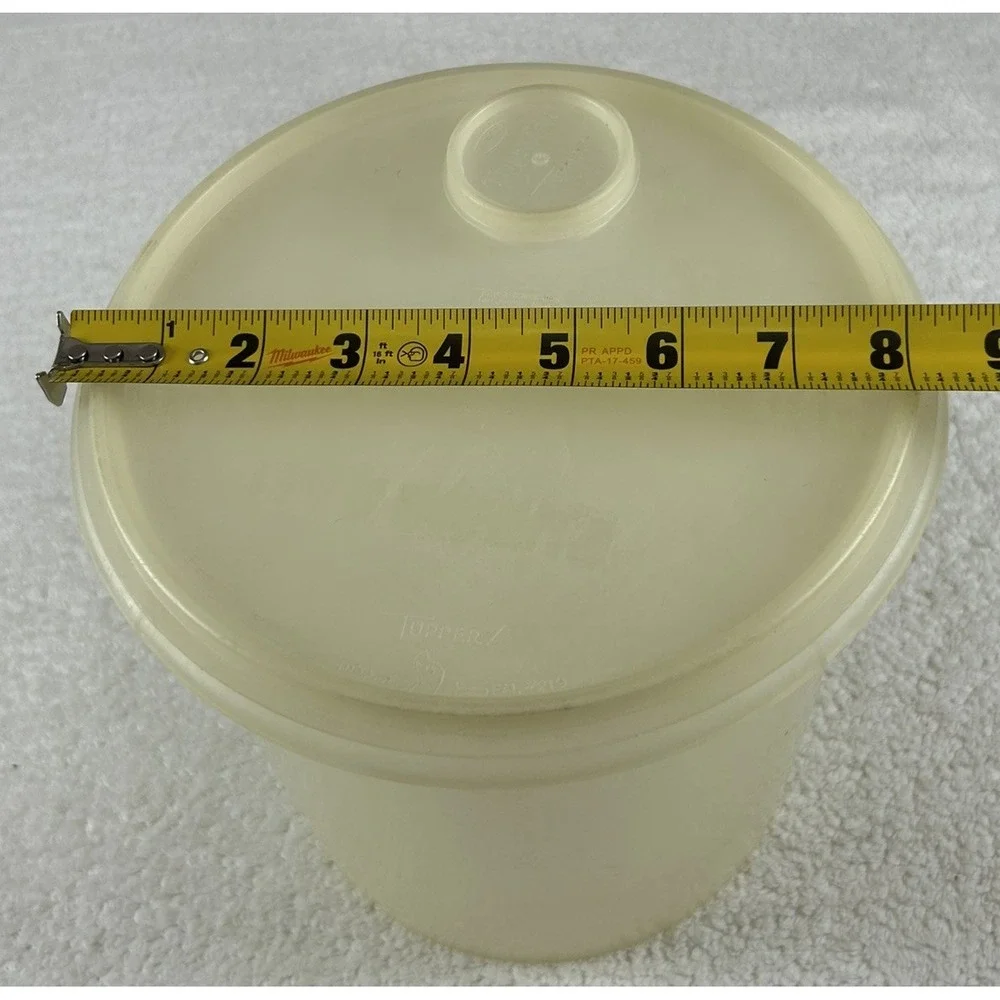 Tupperware vtg qt